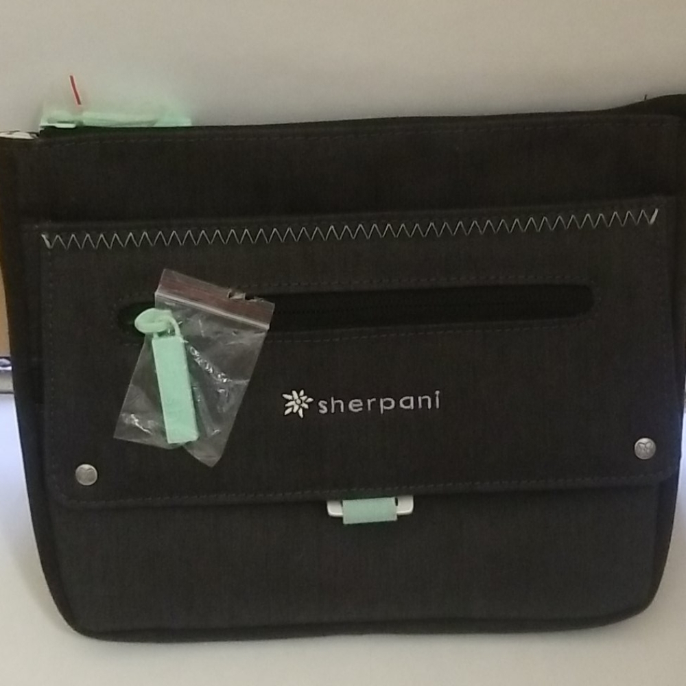 NWT Sherpani Zooma Crossbody Purse Shoulder Bag